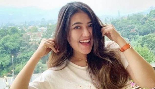 Mobil Penyanyi Dangdut Via Vallen Dibakar Orang