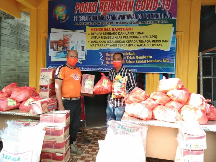 Relawan Covid 19 IWO Inhil Dipercaya Untuk Menyalurkan 50 Paket Sembako Dari Tim Gugus Tugas
