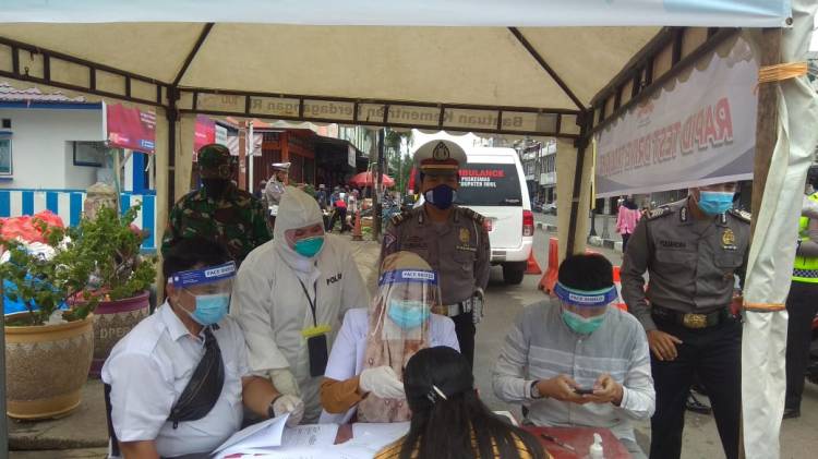 HUT Bhayangkara ke-74, Polres inhil bersama Dinas Kesehatan Laksanakan Rapid Tes Gratis di 3 Pasar
