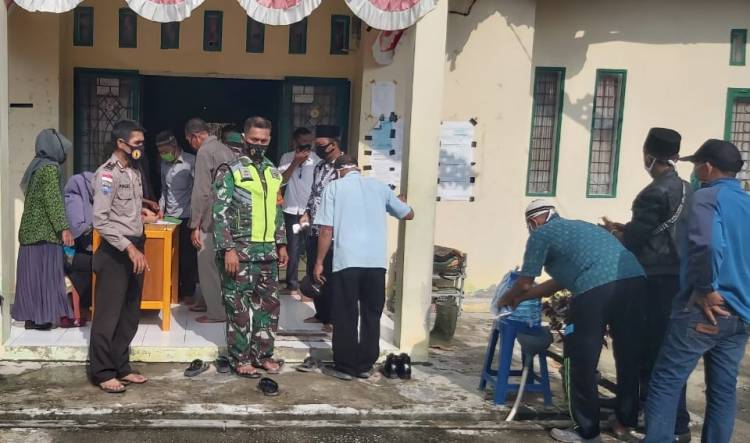 Babinsa Koramil.05/Rupat Gelar  Penegakan Disiplin Protokol Kesehatan, Dengan  Cara Benar