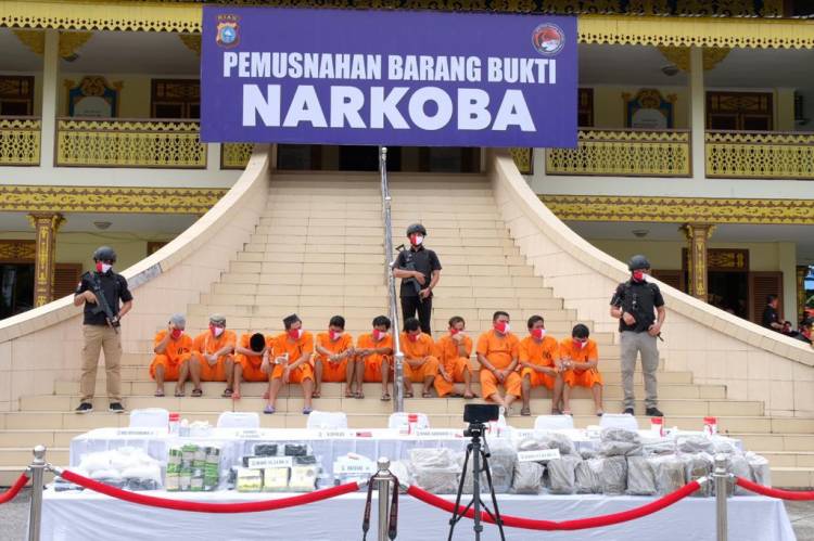 Musnahkan Barang Bukti Dikantor LAM, Kapolda Riau Ajak Semua Pihak Berantas Narkoba.