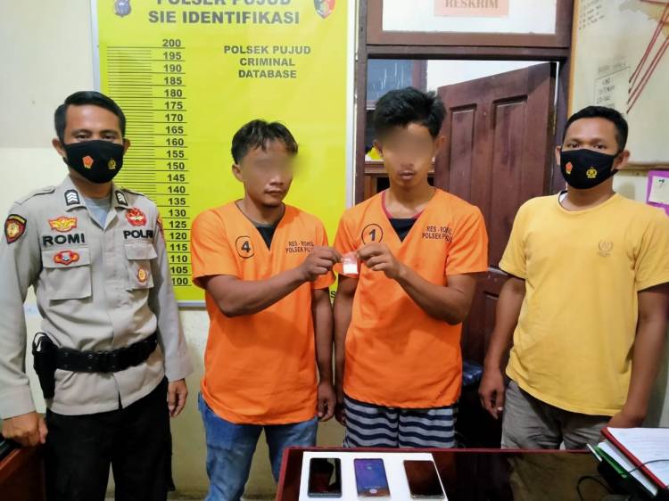 Lagi Nongkrong di Warung, 2 Pengedar Sabu di Rohil Diringkus Polisi