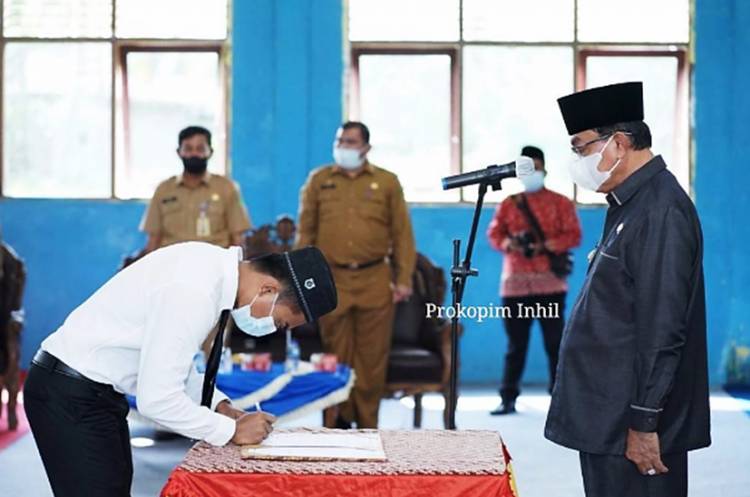 Bupati Inhil HM. Wardan Melantik Keanggotaan BPD 5 Desa di Kecamatan Keritang