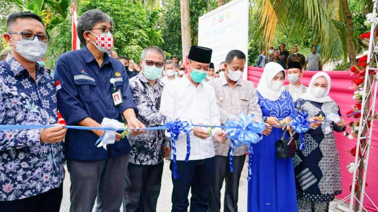 Bupati Rohil Resmikan Fasilitas Air Bersih dari PT CPI untuk Masyarakat Sedinginan dan Rantau Kopar