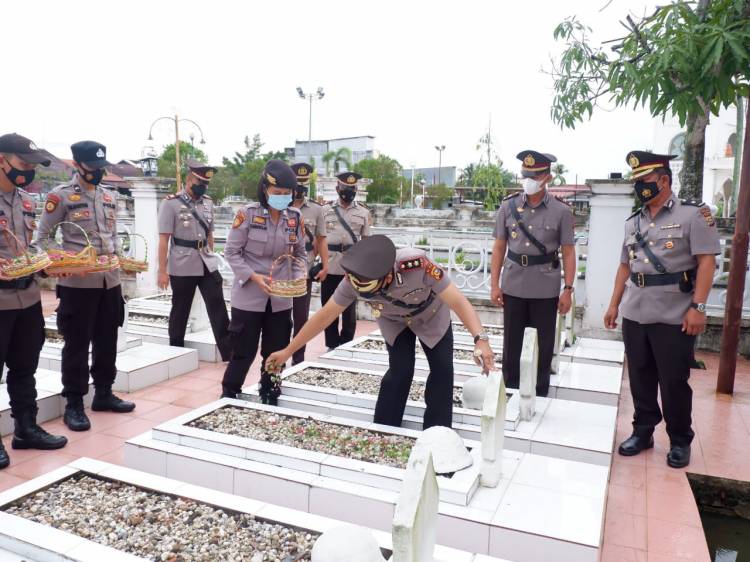 Usai Ziarah dari Makam Pahlawan, Kapolres Rohil Anjangsana ke Warakauri