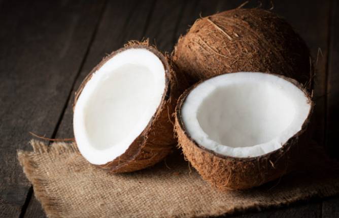 Sering Kosumsi Air Kelapa Tua,6 Penyakit Kronis Ini Bisa Di Atasi
