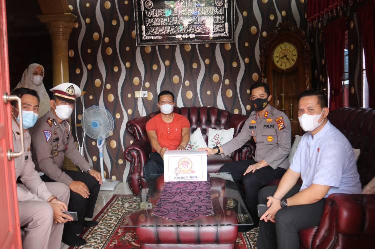 Hari Bhayangkara Ke 75,Kapolres Inhil AKBP Dian Setyawan Menjenguk dan Memberi Tali Asih Pada Personil Yang Sedang Sakit