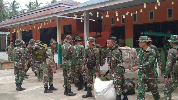Pasukan Baju Loreng Sampai  Tempat Tujuan TMMD 111 Disambuat Kepala Desa