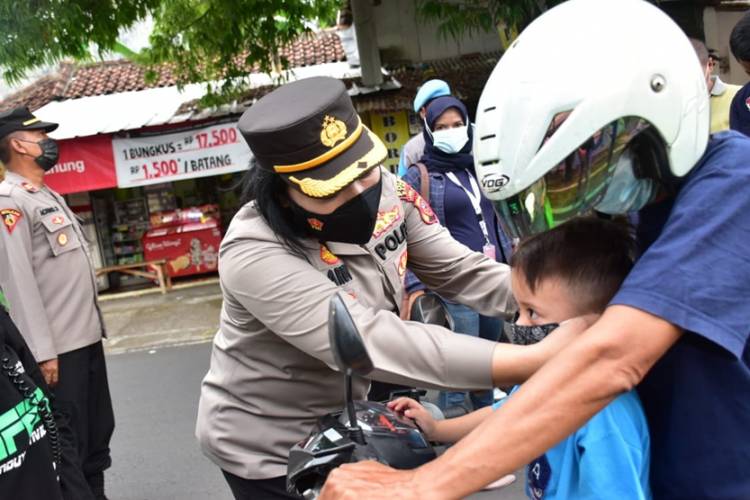 Kapolres Banjar dan Walikota Susuri Jalan Letjen Suwarto Hingga Simpang 3 Pahlawan Imbau Prokes ke Masyarakat