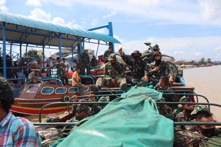 Ratusan  Pasukan Satgas Baju Loreng Siap Berangkat Menggunakan Speed Boat Untuk Bertugas Di Sasaran TMMD.Kab Inhil 