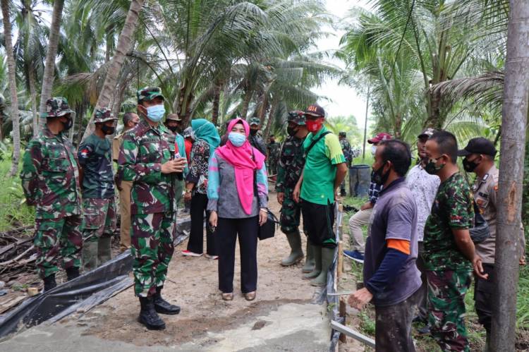 Tinjau Lokasi,Dansatgas TMMD Ke 111 Kodim 0314/Inhil Bangga Dengan Hasil Yang Di Capai Prajurit TNI dan Masyarakat 