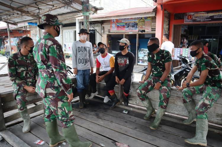 Personil Satgas TMMD Ke 111 Kodim 0314/Inhil Hendak Berangkat Ke Lokasi Fisik Adakan Komunisasi Sosial Dengan Warga