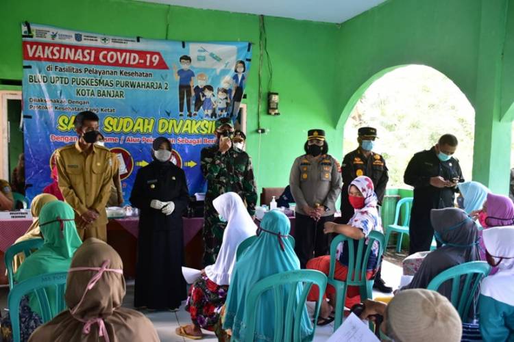 Kapolres Banjar, Walikota Banjar, Dandim 0613/Ciamis, dan Ketua DPRD Kota Banjar Tinjau 3 Lokasi Pelaksanaan Vaksinasi 