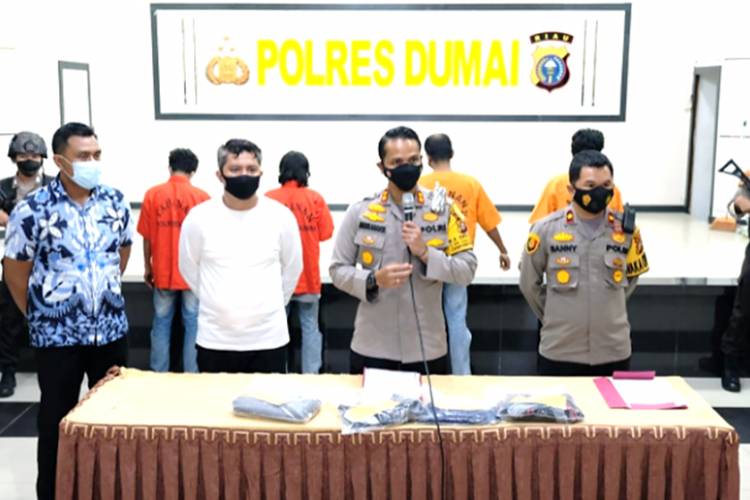 Empat Orang Pelaku Pungli di Dumai Dibekuk Polres Dumai dan Polsek Dumai Barat