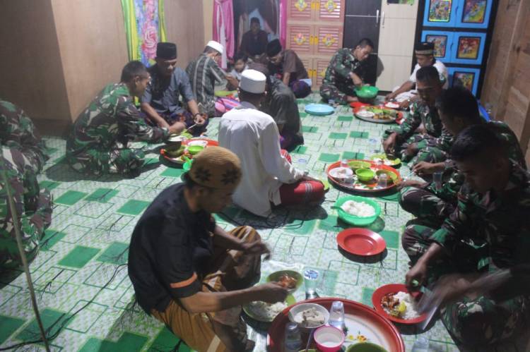 Pasukan Baju Loreng Hadiri Undangan Hajatan Warga Di Lokasi TMMD Ke 111 Kodim 0314/Inhil