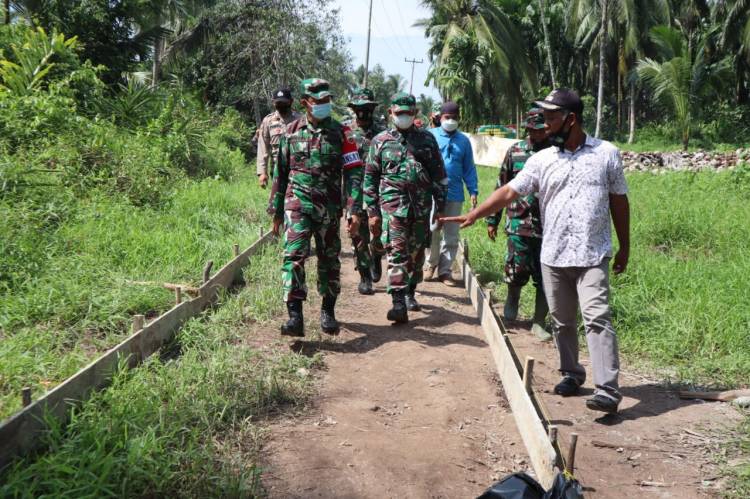 Letkol Inf Imir Faishal Dandim 0314/Inhil Tinjau Pelaksanaan TMMD Ke 111 Lokasi Sasaran 