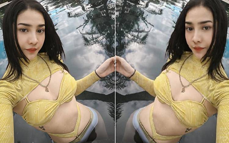 Tampil Seksi dengan Baju Renang Warna Kuning, Anya Geraldine Kembali Viral di Medsos