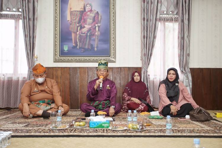 Bupati HM. Wardan Menerima Silaturahim 82 Pendamping PKH Kabupaten Inhil