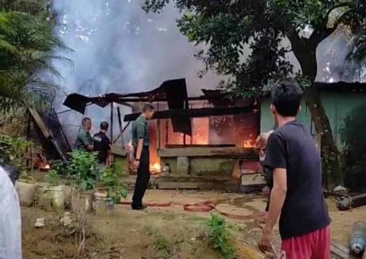 Diduga Akibat Konsleting, 1 Unit Rumah Permanen di Bagan Batu di Lalap Api