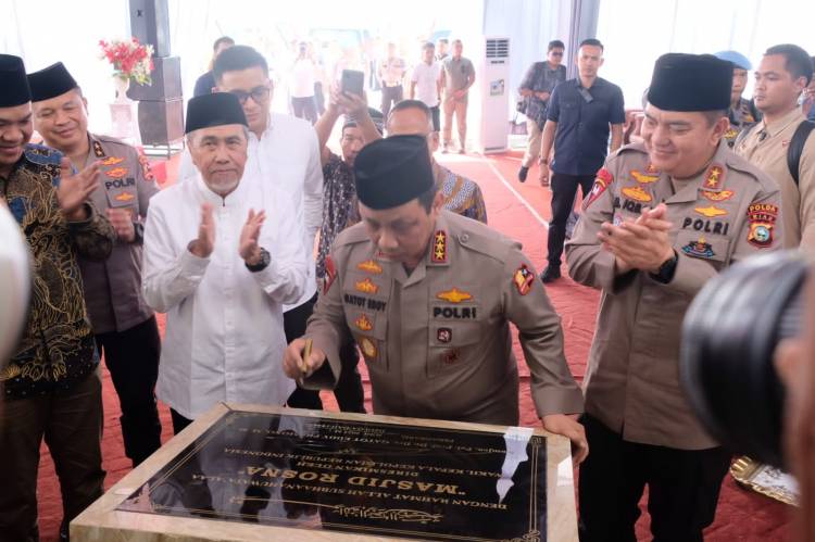 Wakapolri Resmikan Masjid Rosna dan Peletakan Batu Pertama Pembangunan Pesantren di Kampar