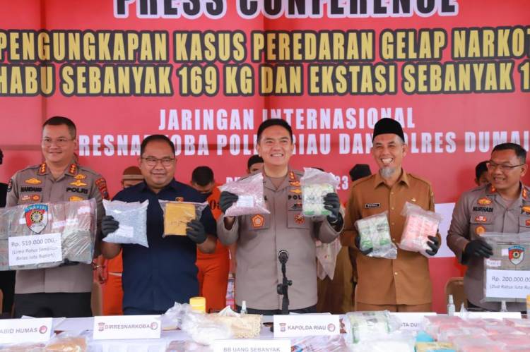 Polda Riau Bersama Polres Dumai Sikat Pengedar Narkoba