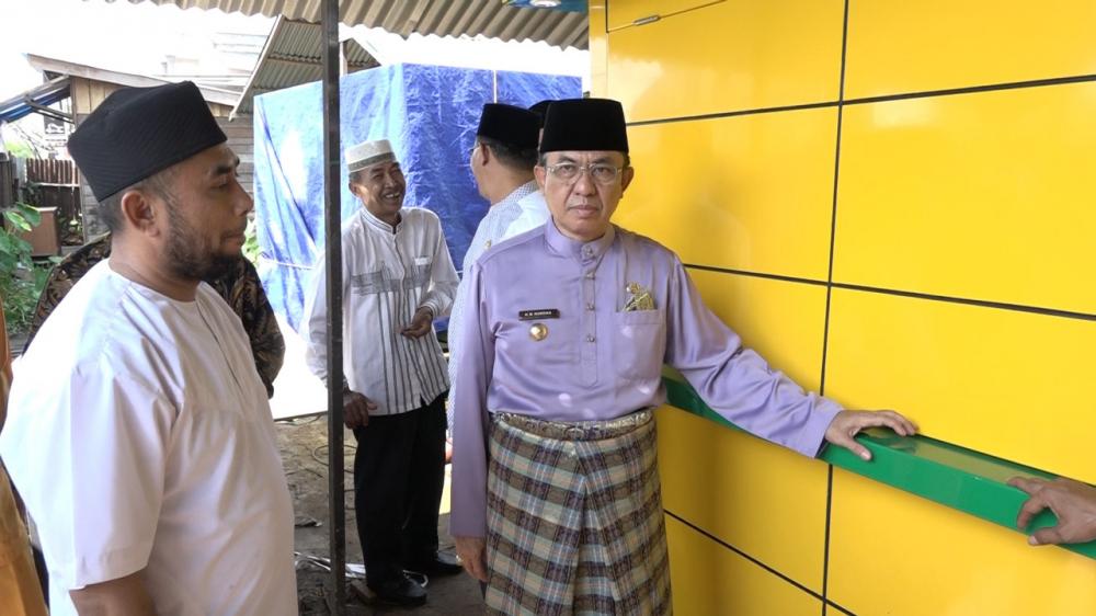 Bupati Inhil Tinjau Pembuatan Mini Mart Bagi Pedagang Asongan
