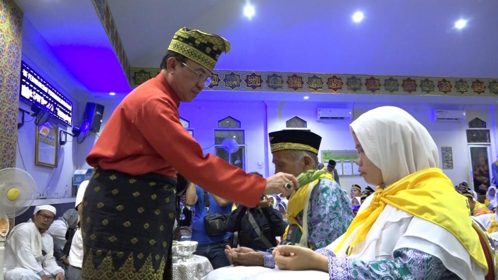 Bupati Inhil Melepas Keberangkatan JCH Kloter 3 Menuju Embarkasi Antara Riau
