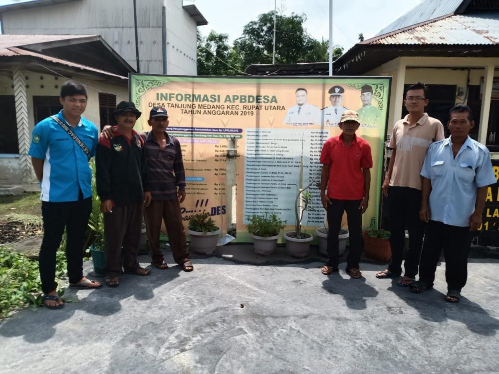 Wujudkan Transparansi, Desa  Tanjung medang Pasang Baliho Rincian APBDes 2019