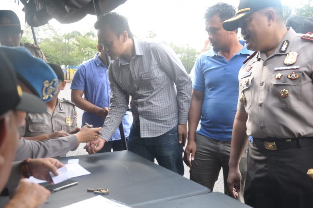 Kapolres lakukan pemeriksaan senjata milik personel Polres Banjar