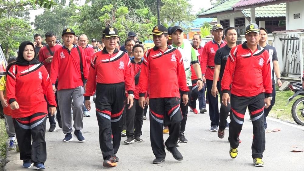 Meriahkan Hari Bhakti Adhyaksa Ke - 59, Bupati Inhil Ikuti Jalan Santai 