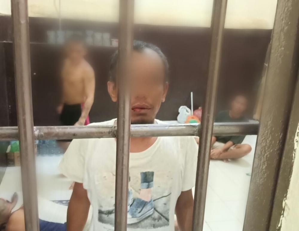 Palak dan Keroyok, Lalu Pelaku Obrak-abrik Rumah Korbannya