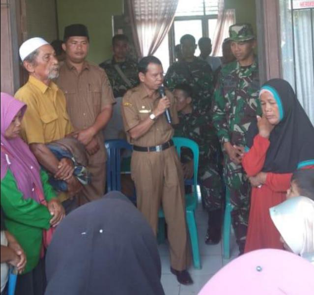 Disdukcapil Kampar Bersama Satgas TMMD Ke - 105 KODIM 0313/KPR Gelar Pelayanan Kepada Masyarakat