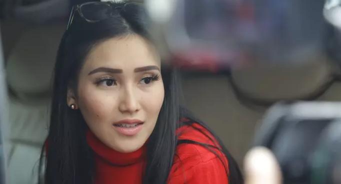 Sultan, Terbang Ke Singapura, Ayu Ting Ting Cuma Temani Anak Berenang