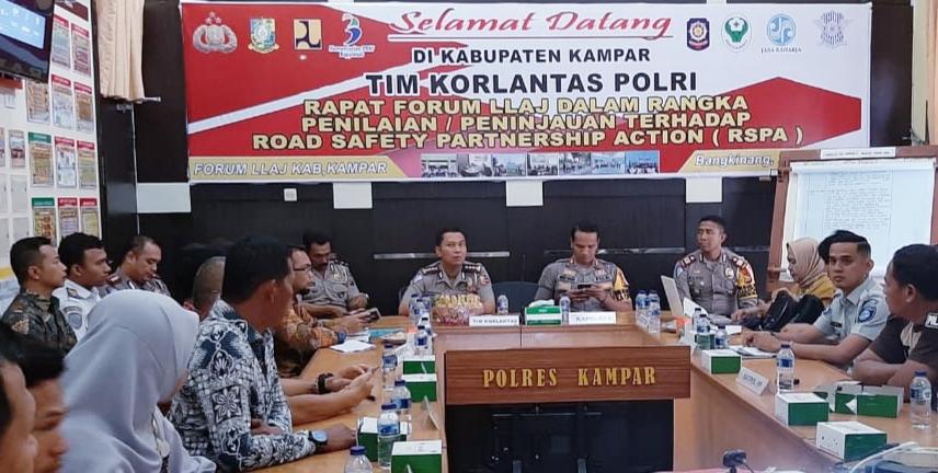 Tim Korlantas Polri Lakukan Penilaian dan Peninjauan Kegiatan RSPA di Polres Kampar