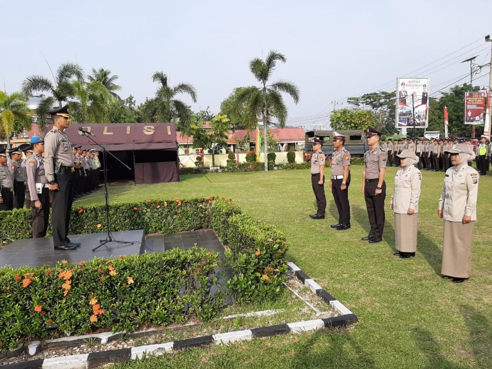 Kapolres Kampar Pimpin Upacara Kenaikan Pangkat Personel Polri dan ASN Polres Kampar