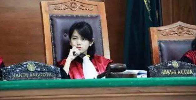 Viral Foto Hakim Mungil Cantik di Medsos, Ternyata Ini Sosok Aslinya
