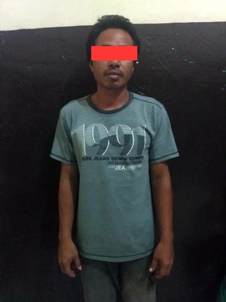 Todongkan Pisau Kepada Korban, Ari Digelandang Ke Kantor Polisi 