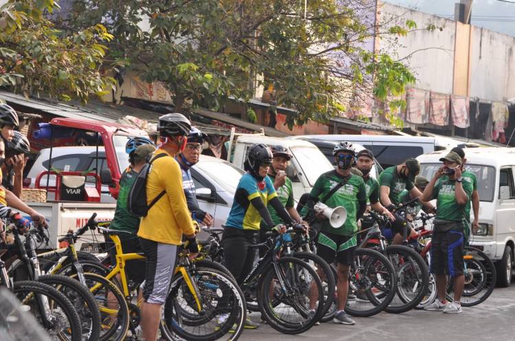 Jaga Stamina, Polres Banjar Bersama Yonif Raider 323/BP Gowes Bareng