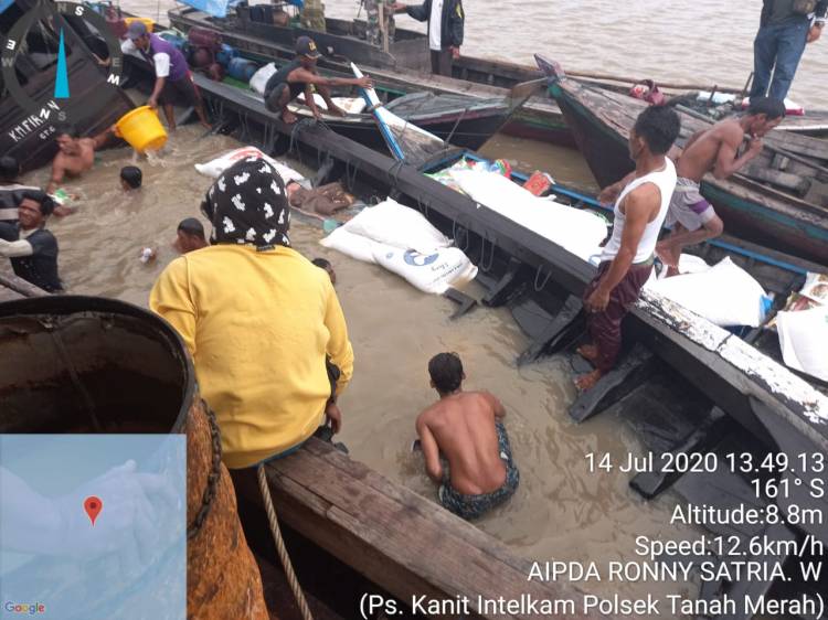 Kapal Motor Pembawa Sembako Tenggelam Di Perairan Inhil