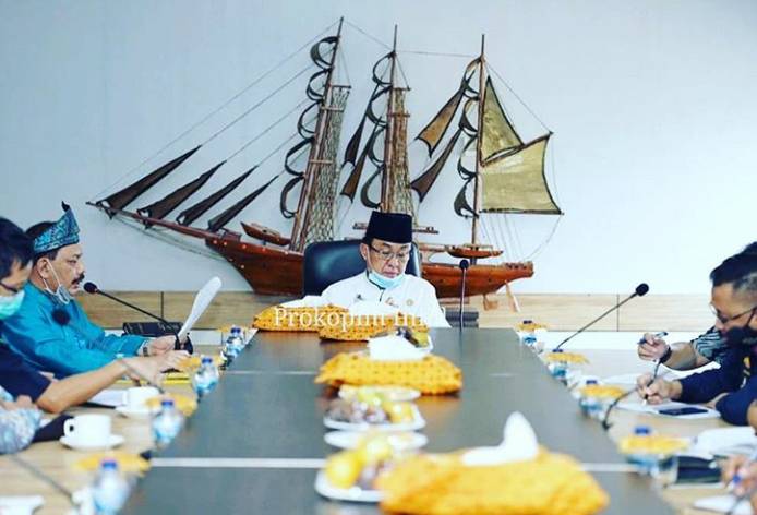 Bupati HM.Wardan Pimpin Rapat Pengolahan dan Pemanfaatan Pelabuhan Indragiri Parit 21.