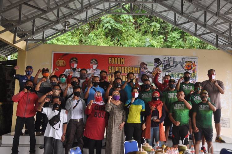 Silaturahmi Kapolres Banjar bersama Pokja Jurnalis Polres Banjar dalam Acara Ngaliwet Bareng