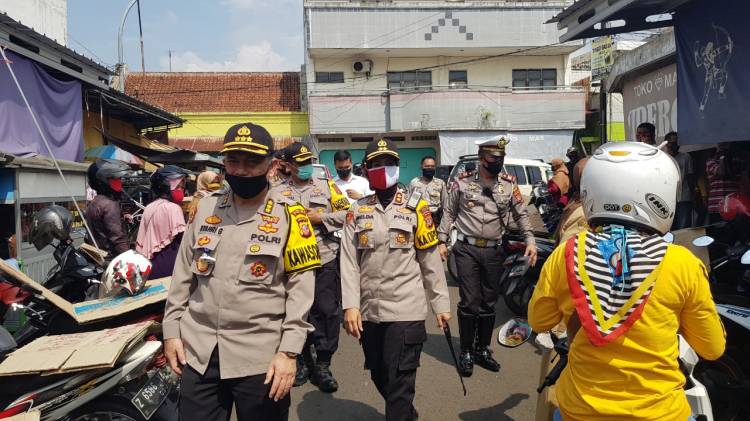 Irwasda bersama Karo Ops Polda Jabar Cek Pelaksanaan Adaptasi Kebiasaan Baru di Wilayah Hukum Polres Banjar