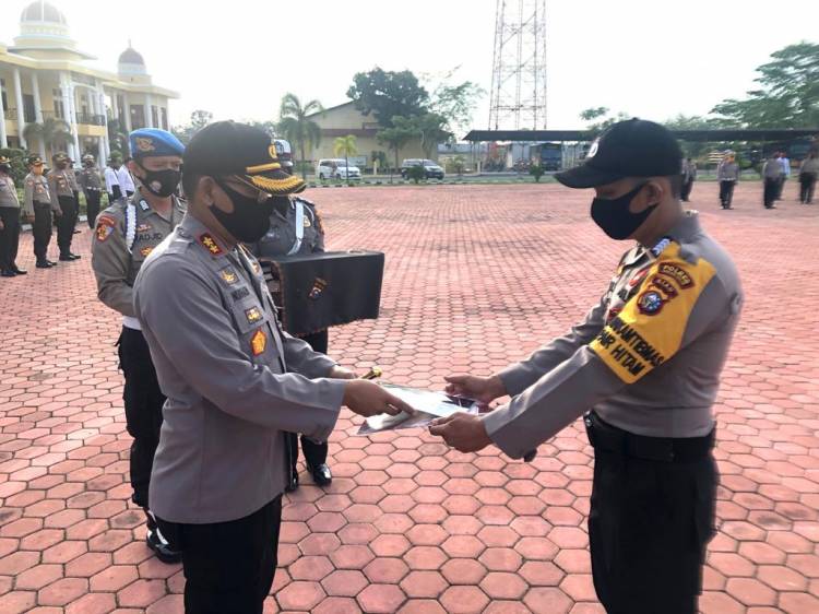 Bhabinkamtibmas Polsek Pujud Mendapat Penghargaan dari Kapolres Rohil, ini Sebabnya..