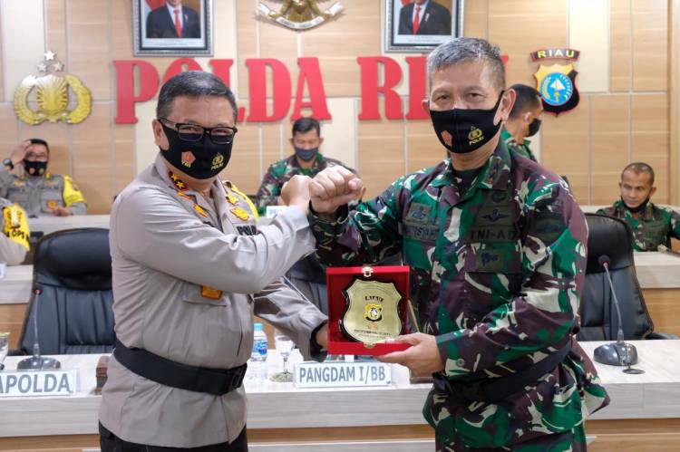 Pangdam I/BB Yang Putra Seorang Prajurit Brimob Berkunjung Ke Polda Riau