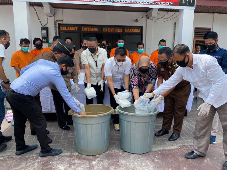 Ditresnarkoba Polda Riau Musnahkan Barang Bukti 18 KG Sabu Hasil Pengungkapan Jaringan Internasional.