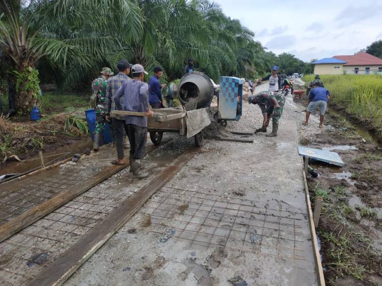 Masyarakat Desa Tanggayun Senang Dapat Menggunakan Jalan Baru  Atas Kerja sama TNI Kodim 0303/Bkls        