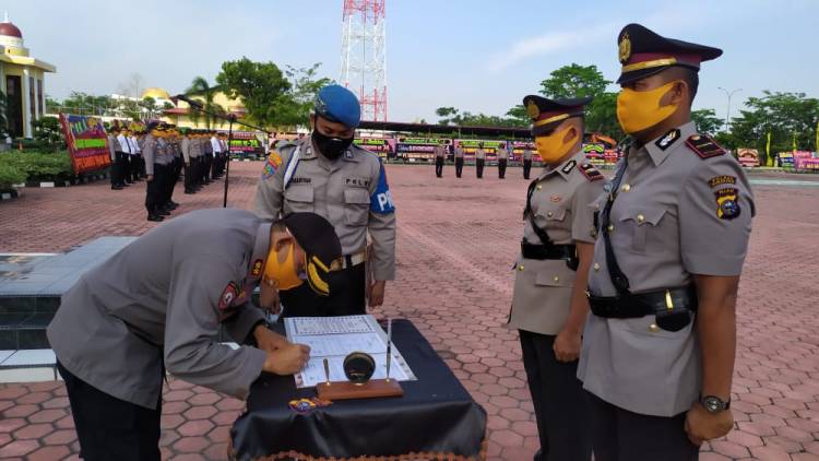 Kapolres Rohil Pimpin Sertijab Kapolsek dan Kenaikan Pangkat Personil