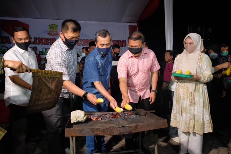 Bakar Jagung Bersama Forkopimda Dan Masyarakat, Kapolda Riau Sebut Gerakan Jaga Kampung Bukan Konsep Melainkan Realita