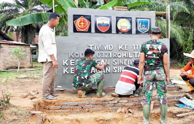 Satgas Bersama Warga Gesa Pembangunan Tugu TMMD