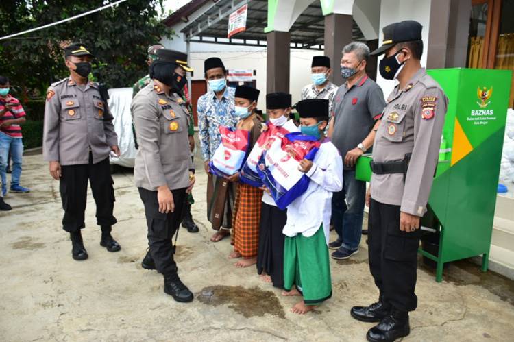 Kapolres Banjar Silaturahim ke Ponpes Fathurrohman, Sekaligus Melaksanakan Baksos 